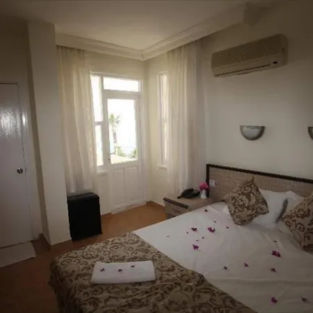 Europa Beach Hotel 3*